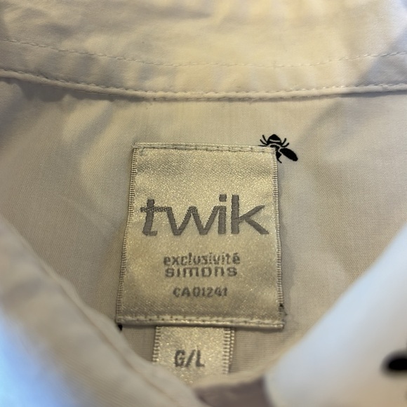 Very cute - 🐝 bee - button down top. Size L - Picture 4 of 4